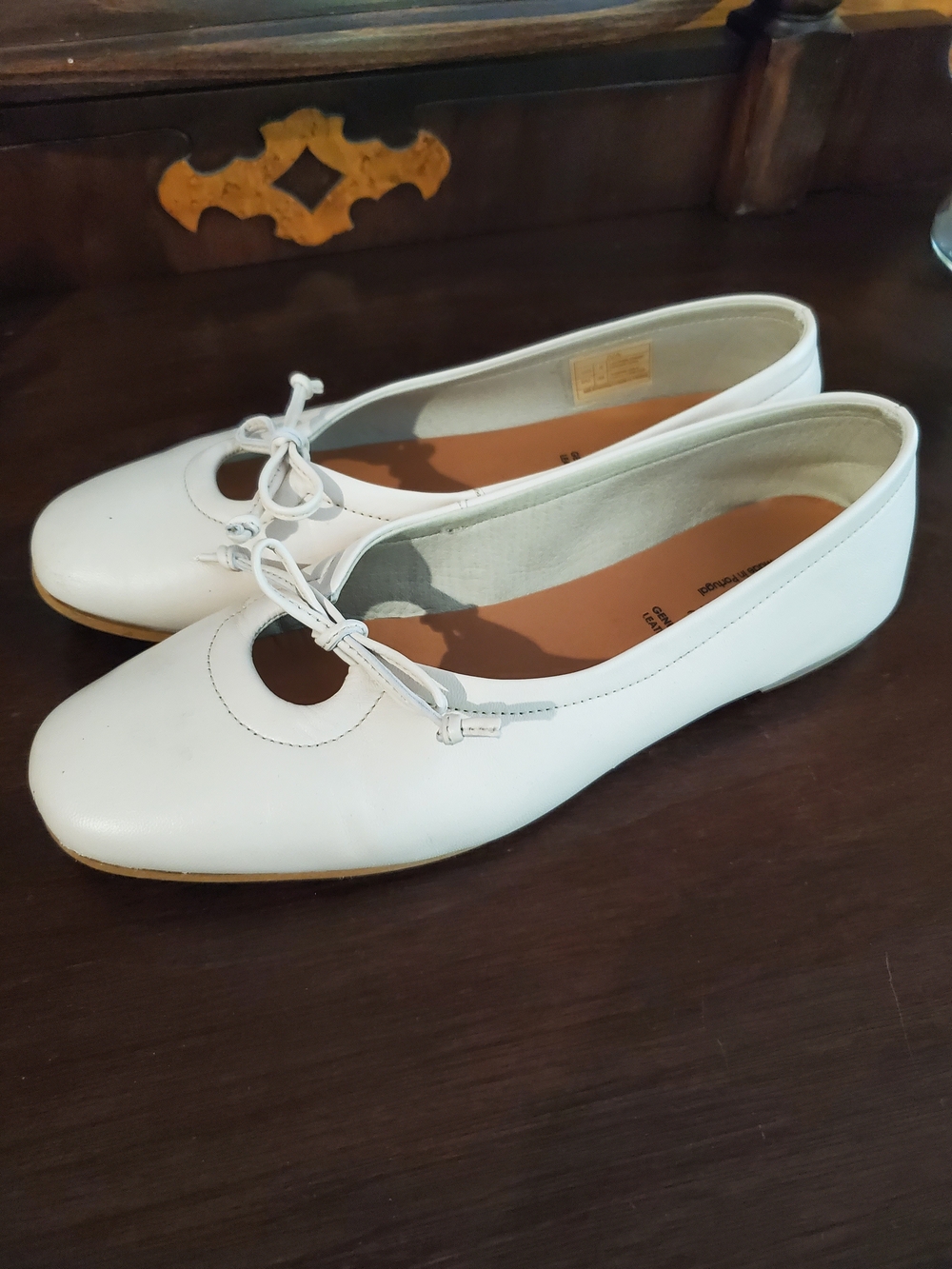 Women's Leather Off-White Ballet Flats with Knot Detail